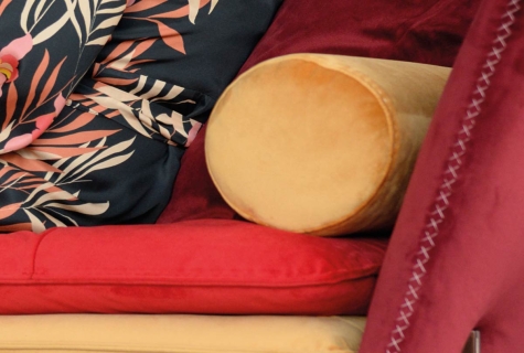 Mater-familias-day-bed by simplysofas.in